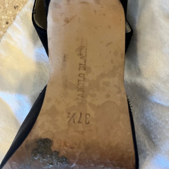 Manolo Blahnik Grey suede heels size 37 with a 3 1/2 inch wooden heel - Picture 4 of 6